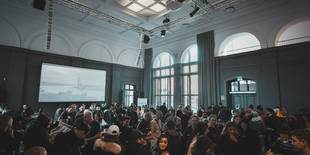 Ein Networking-Event ist zu sehen. Foto: Jakob Dalbjorn, Unsplash