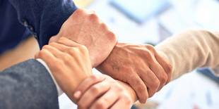 Teamwork und Vertrauen_Unsplash_krakenimages